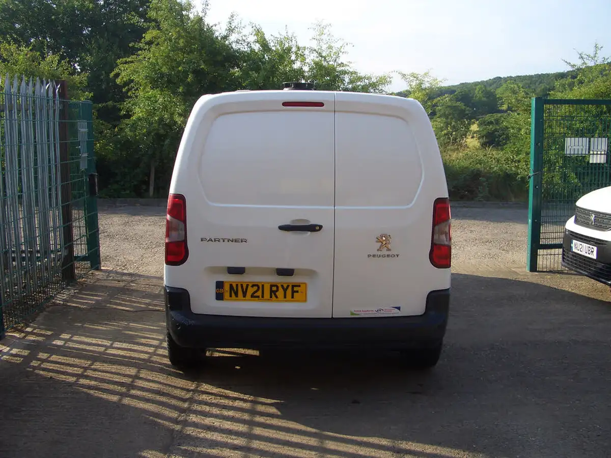 2021-peugeot-partner-15-bluehdi-1000-professional-100ps-eu6dt-panel-big-5
