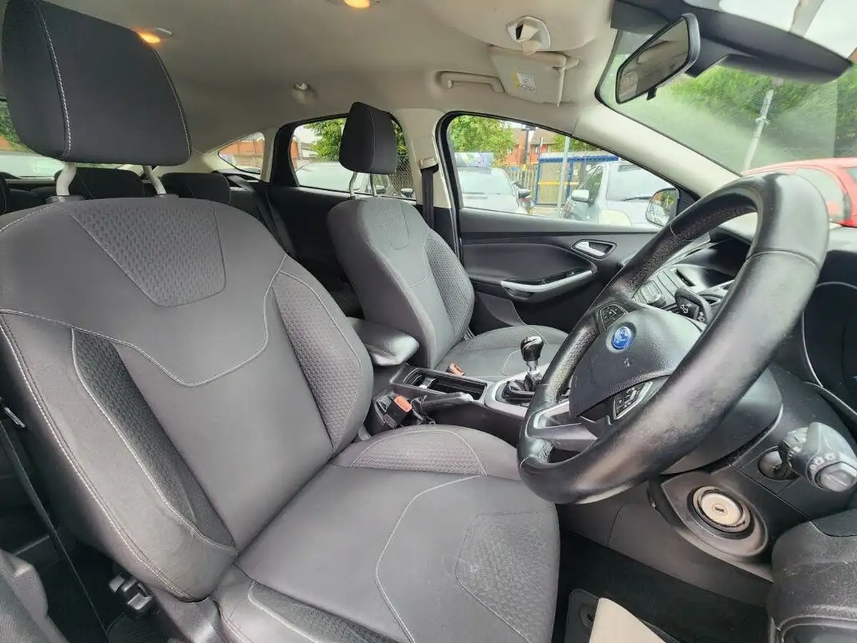 2014-ford-focus-16tdci-zetec-115ps-ss-hatchback-big-20