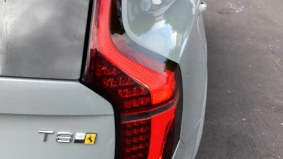 2025-volvo-xc90-20-t8-ultra-dark-big-17