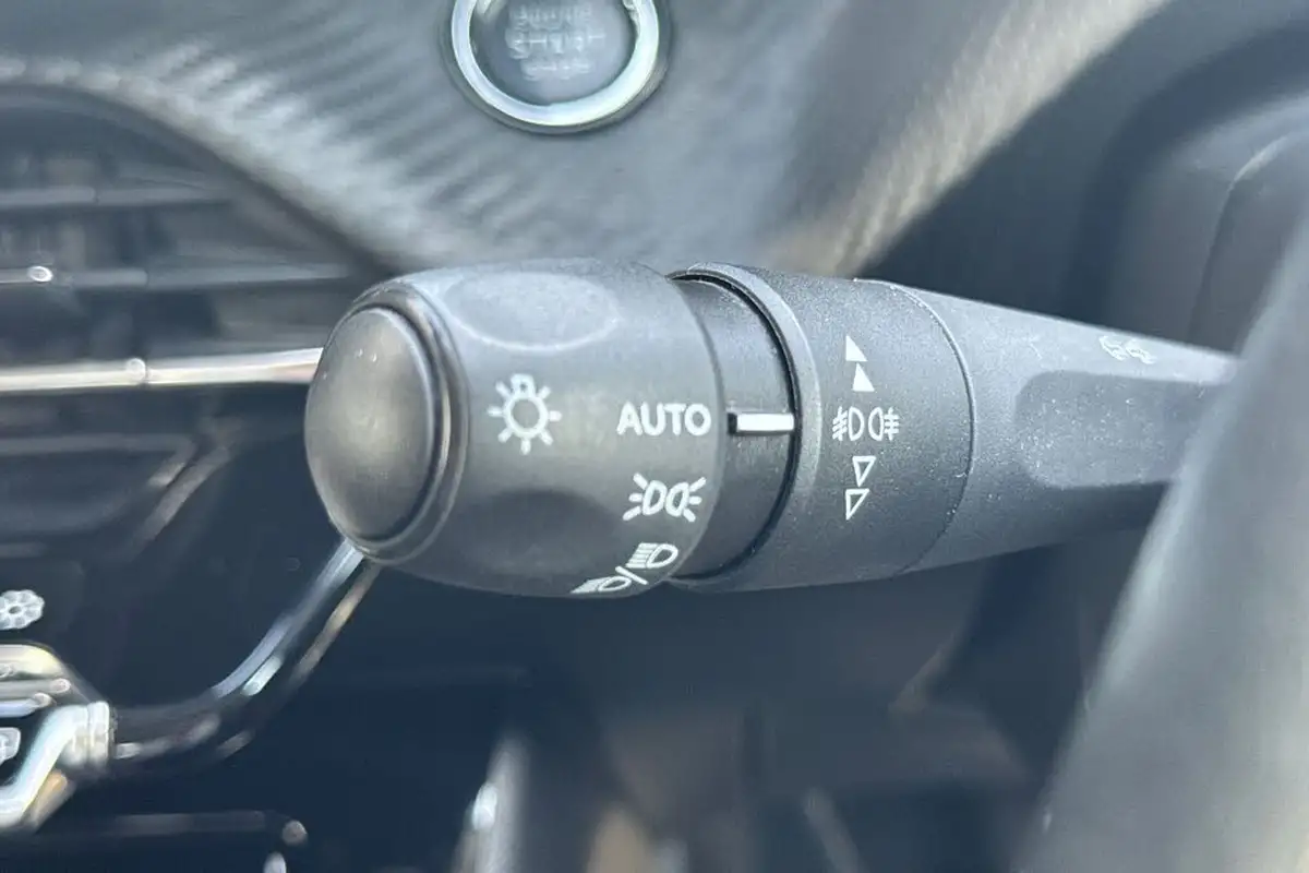 2021-peugeot-2008-suv-12-puretech-allure-premium-100bhp-big-24