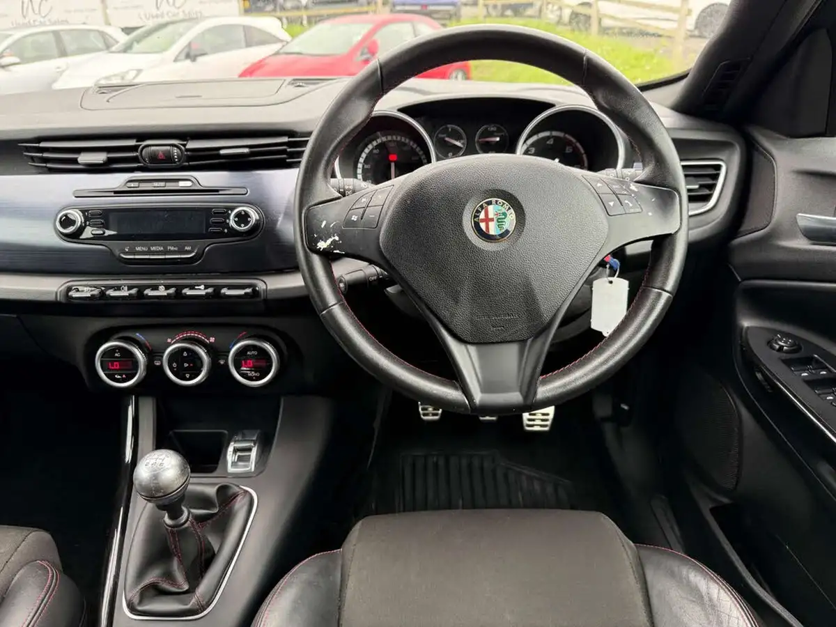 2012-alfa-romeo-giulietta-16td-veloce-big-32