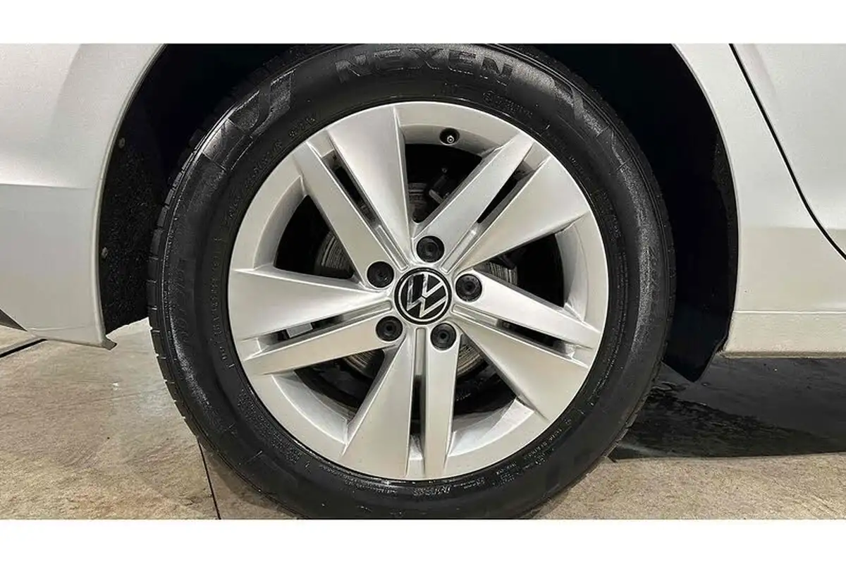 2022-volkswagen-golf-20tdi-life-hatchback-big-14