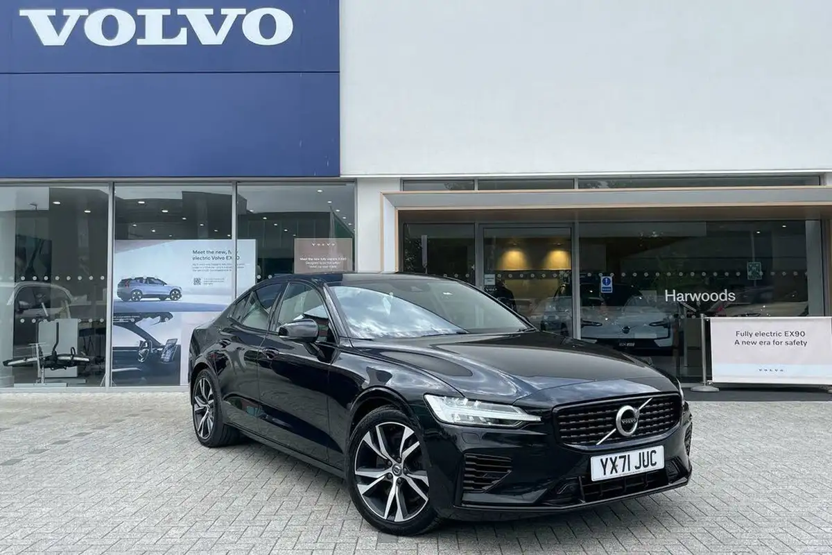 2021-volvo-s60-20-t8-r-design-455bhp-big-0