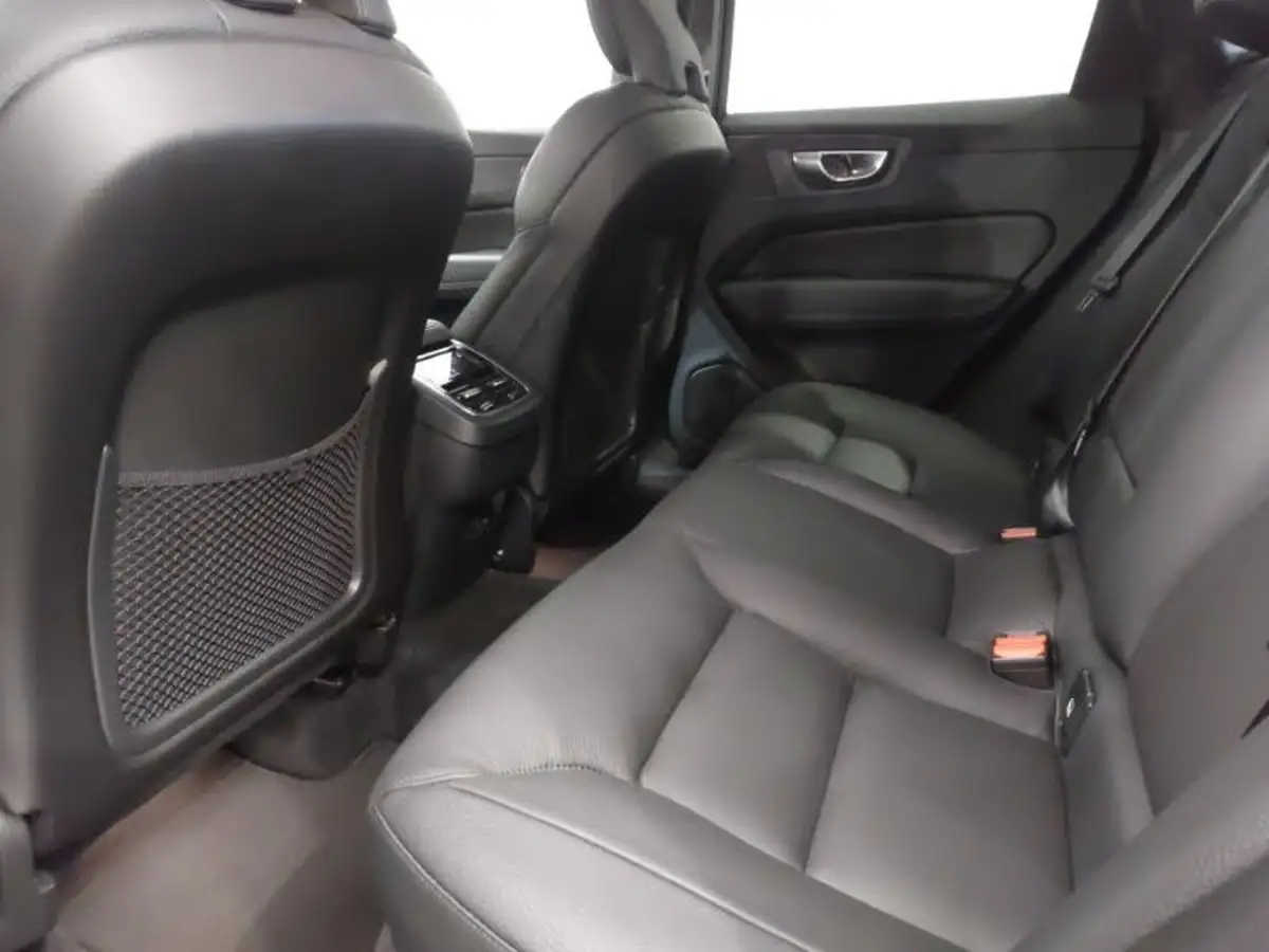 2023-volvo-xc60-20td-b4-plus-big-5