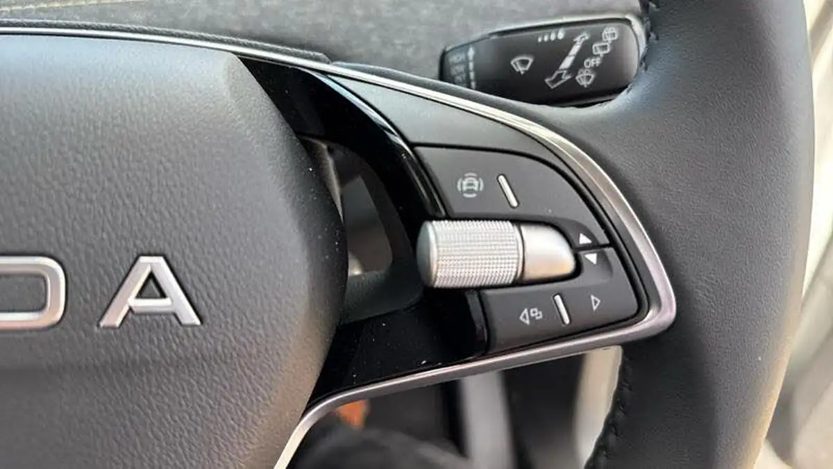 2025-skoda-elroq-e-edition-60-big-26