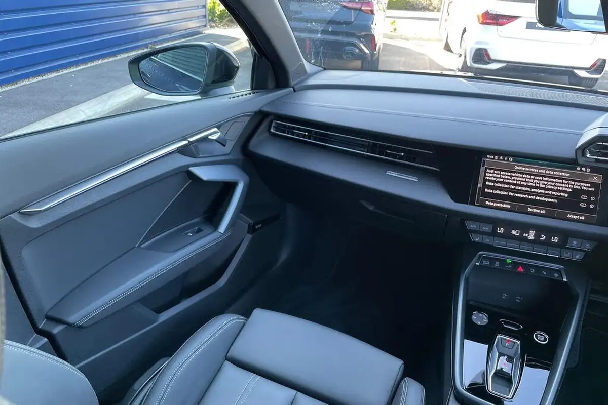 2025-audi-a3-15-40-tfsi-e-black-edition-big-33
