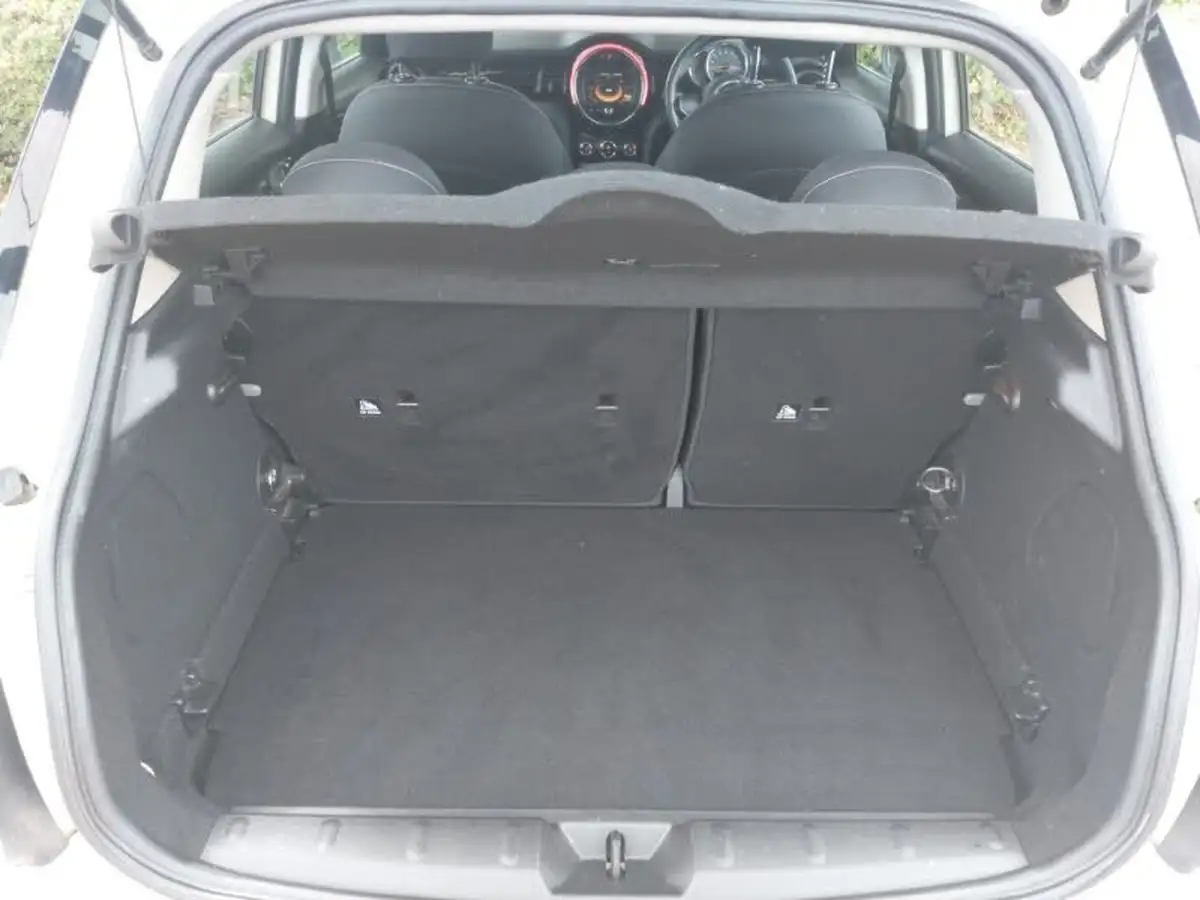 2015-mini-cooper-12-one-ss-5d-big-7