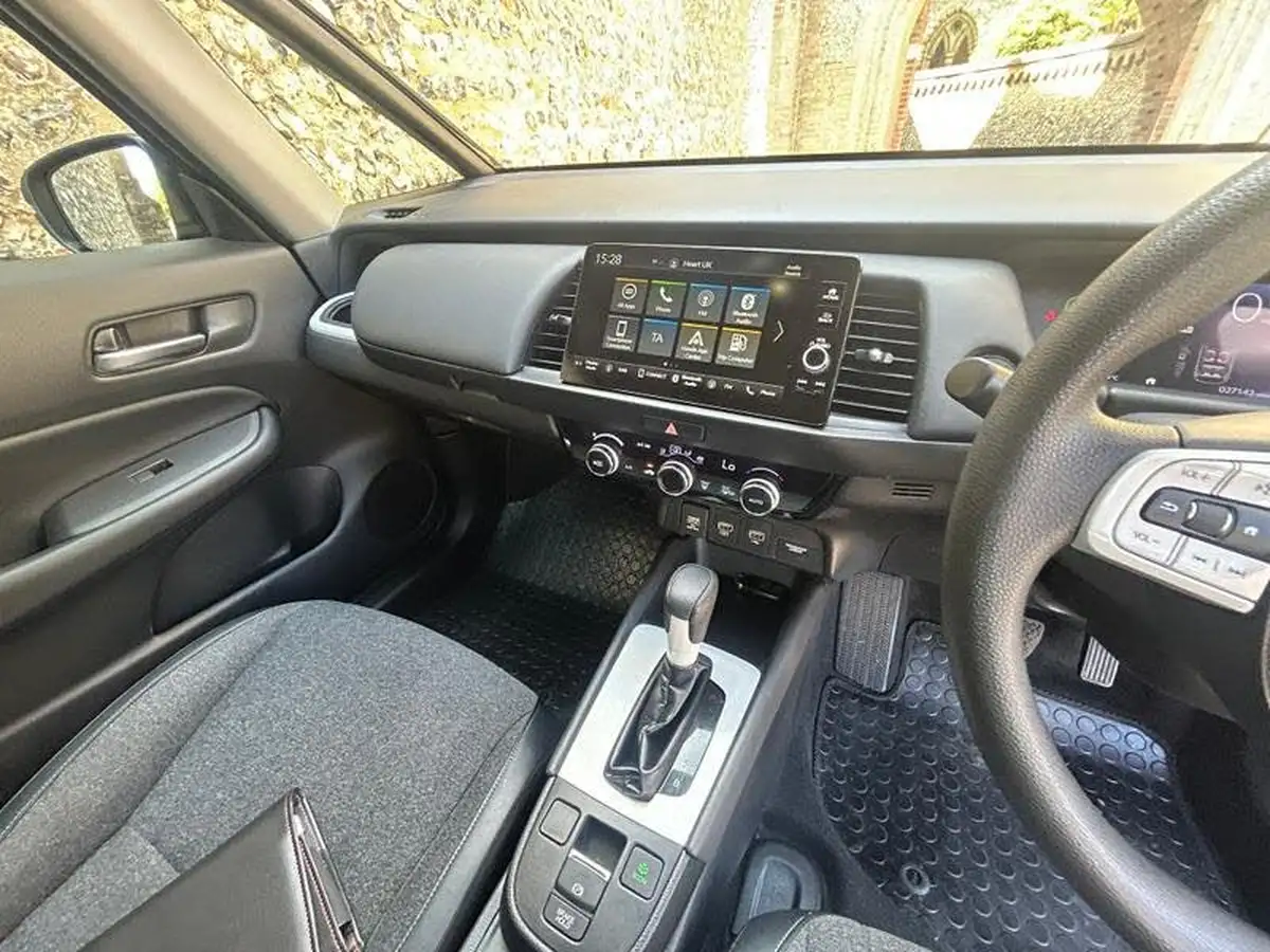 2020-honda-jazz-15-i-mmd-sr-big-19