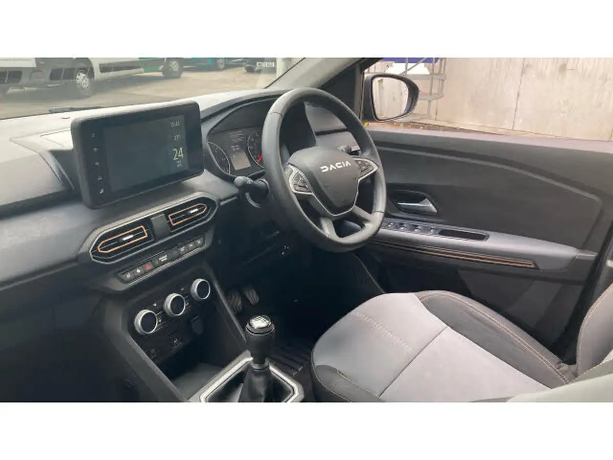 2024-dacia-sandero-stepway-10-tce-extreme-90bhp-big-8