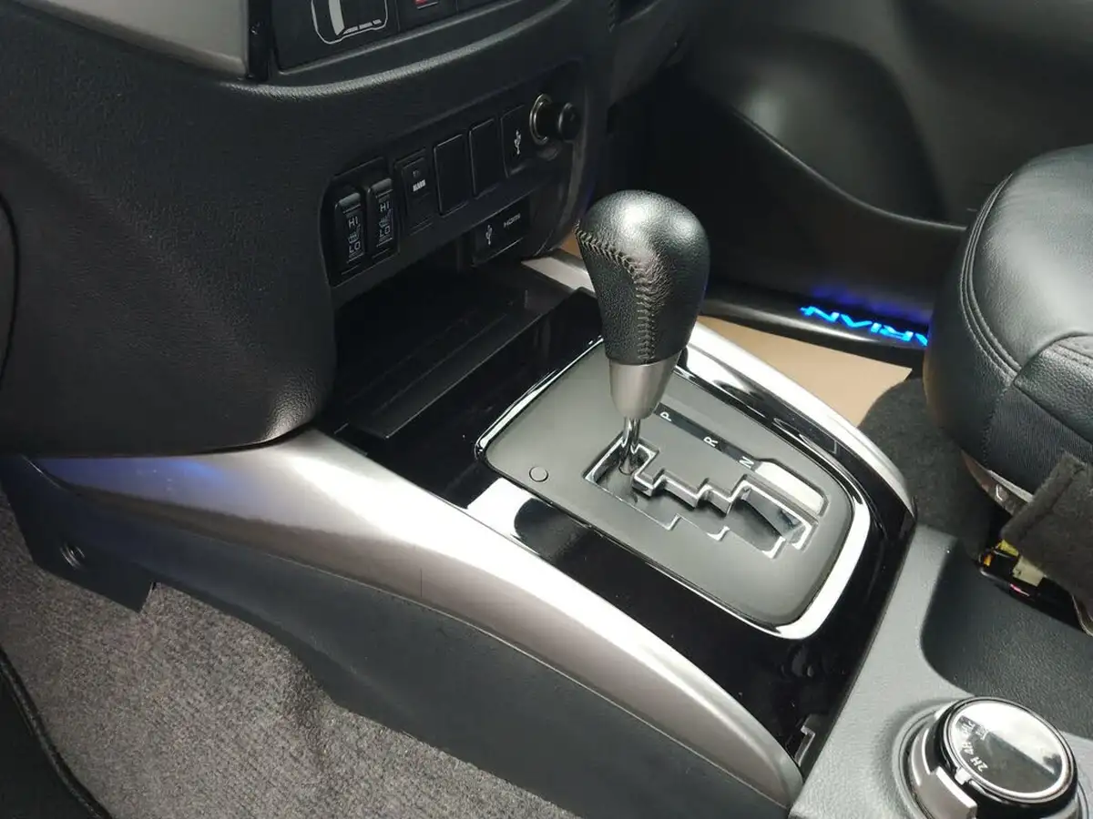 2019-mitsubishi-l200-24di-d-barbarian-black-hardtop-auto-big-46
