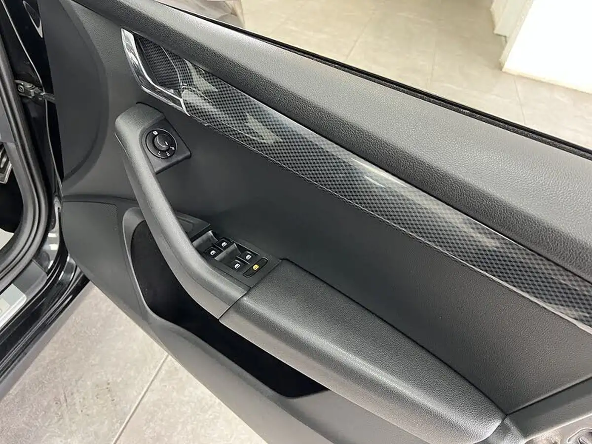 2015-skoda-octavia-20tdi-vrs-hatchback-big-13