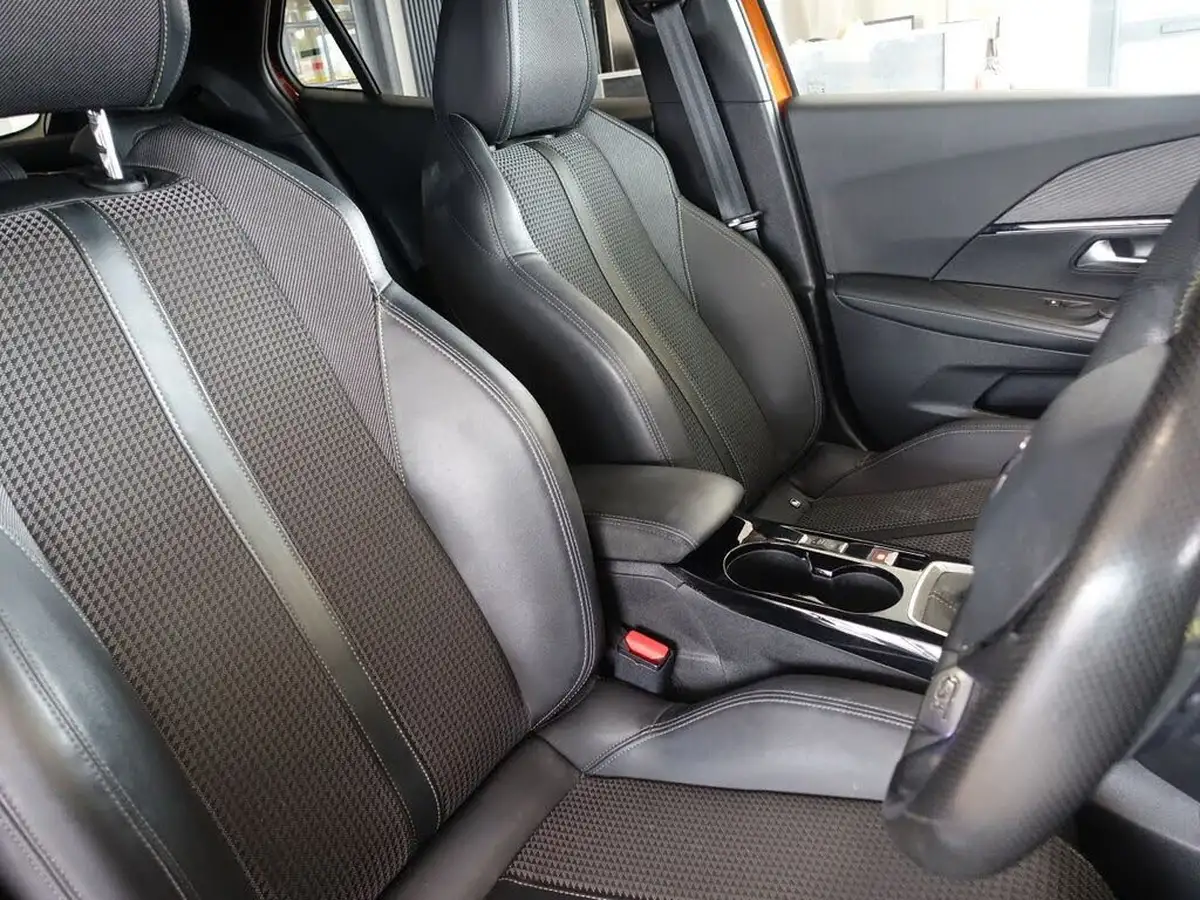 2021-peugeot-2008-suv-15-bluehdi-gt-big-14