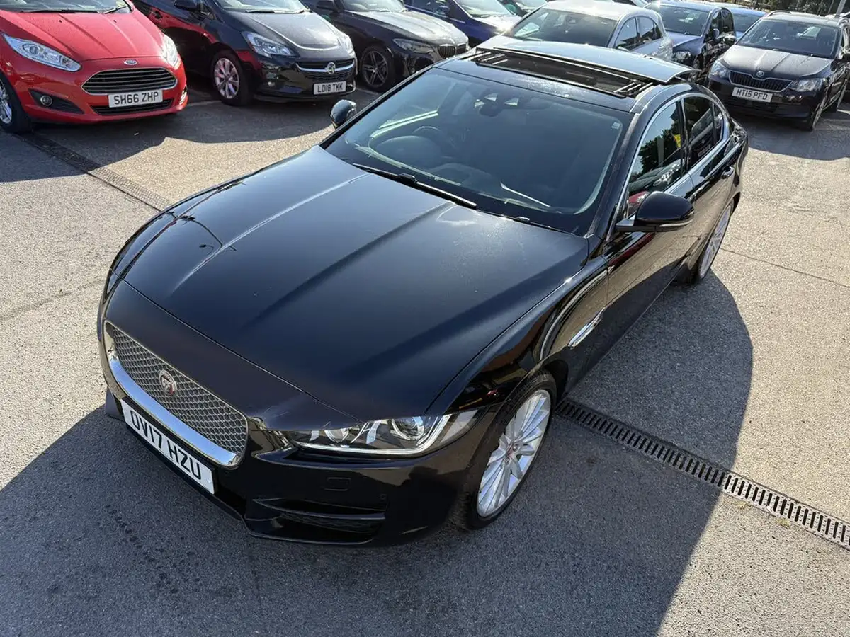 2017-jaguar-xe-20d-portfolio-180ps-awd-1999cc-auto-big-6