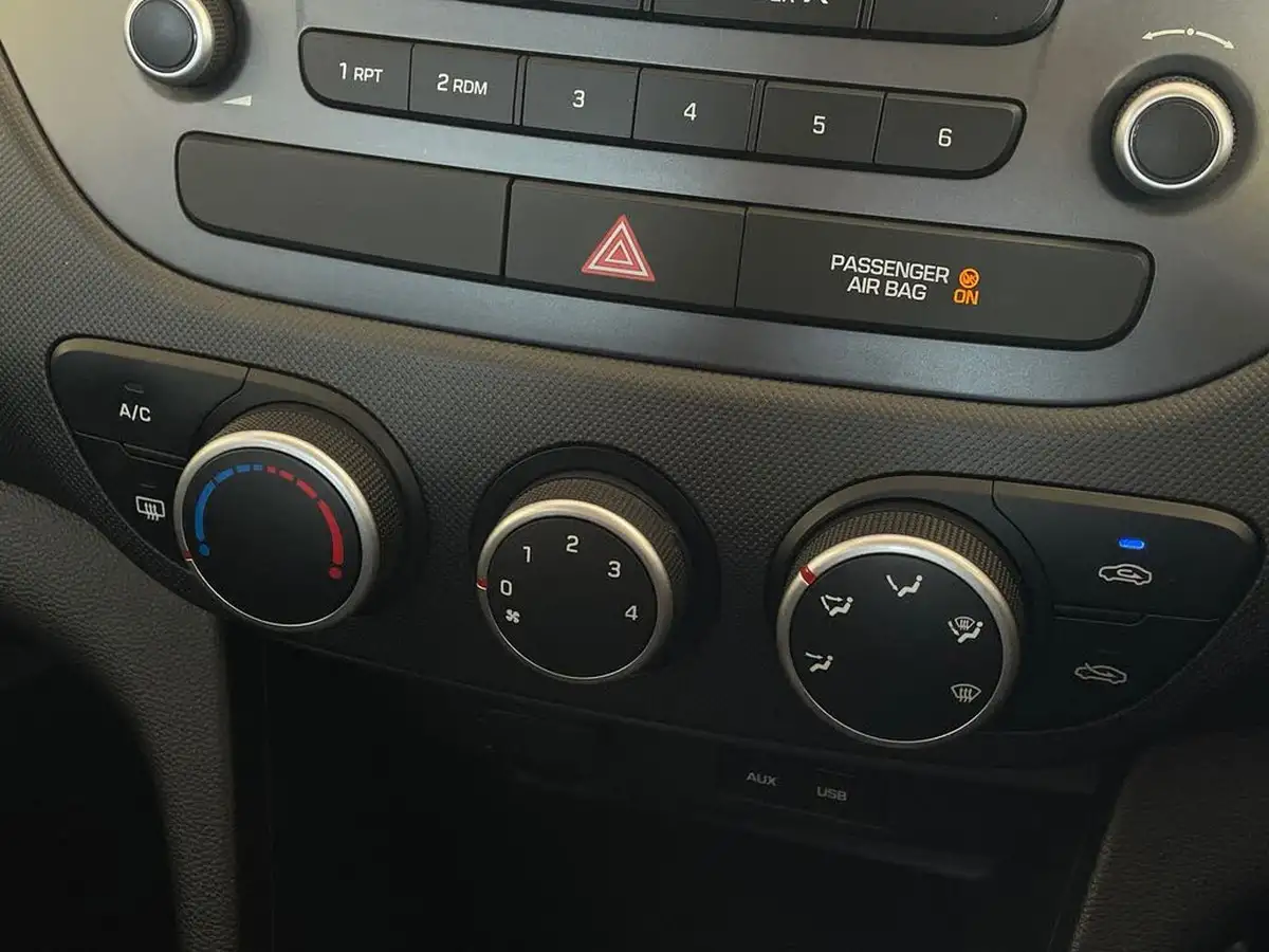 2019-hyundai-i10-12-se-auto-big-17
