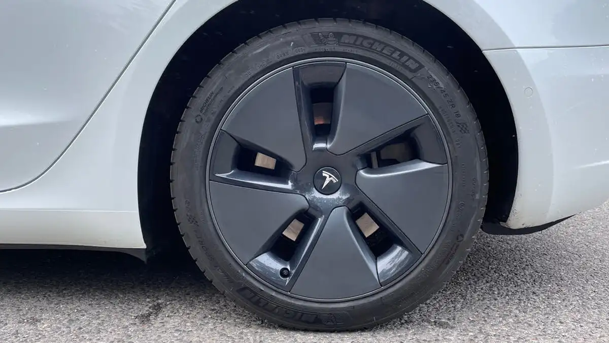 2021-tesla-model-3-e-long-range-awd-big-17