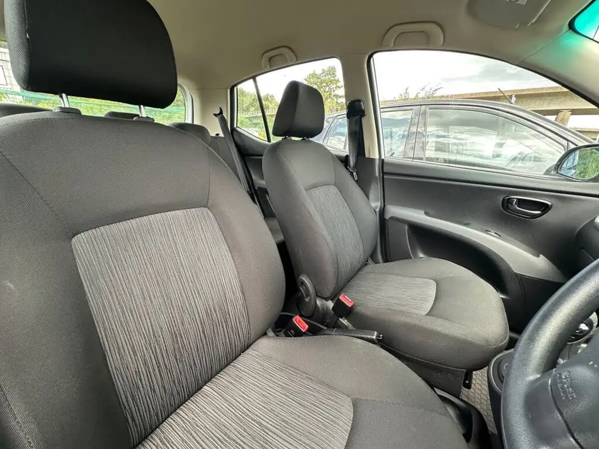 2013-hyundai-i10-12-active-auto-big-9