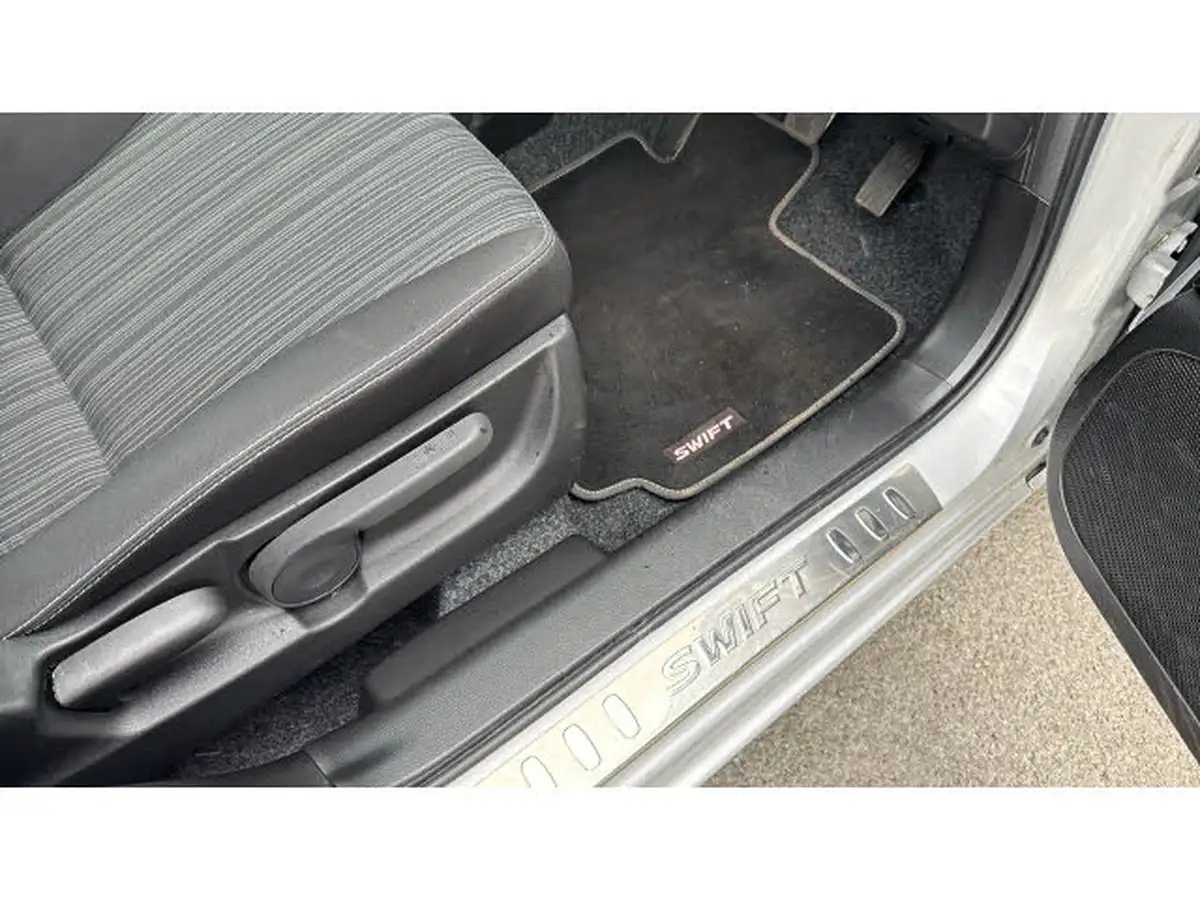 2016-suzuki-swift-12-sz-l-5d-big-39
