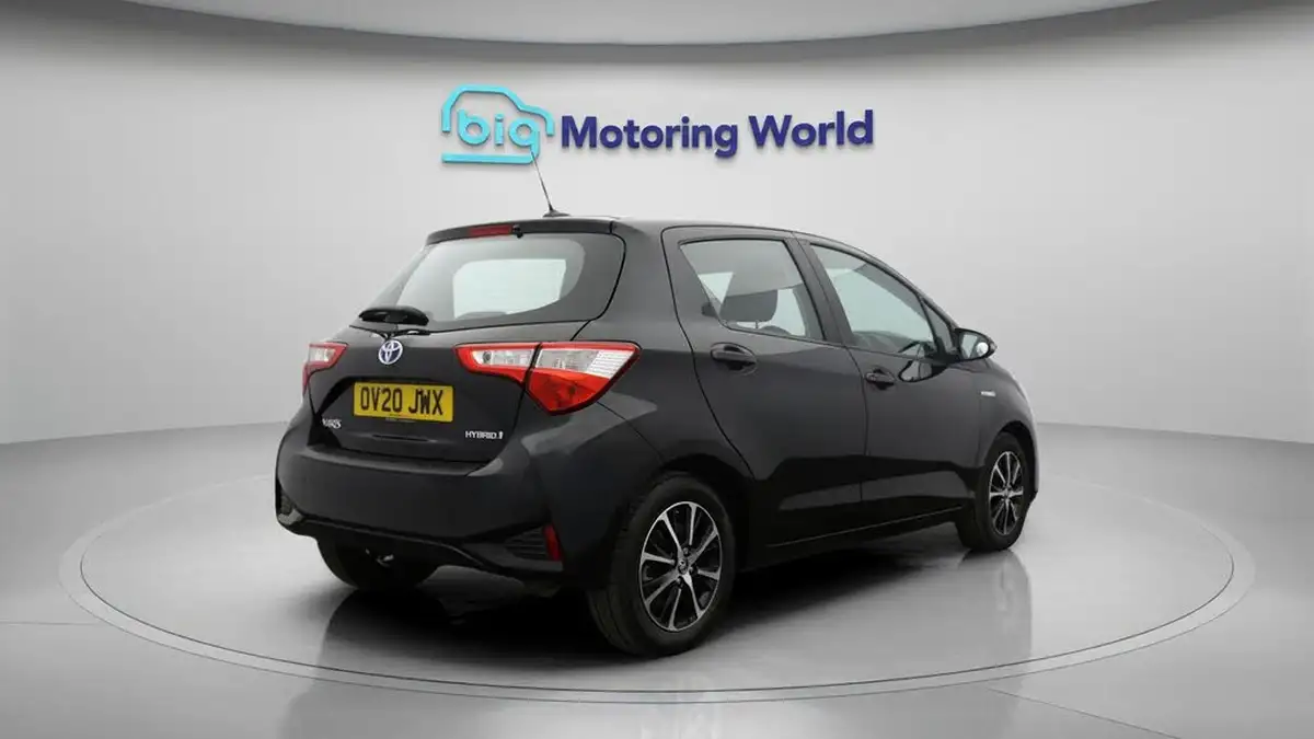 2020-toyota-yaris-15-vvt-i-icon-tech-98bhp-hybrid-1497cc-e-cvt-big-7