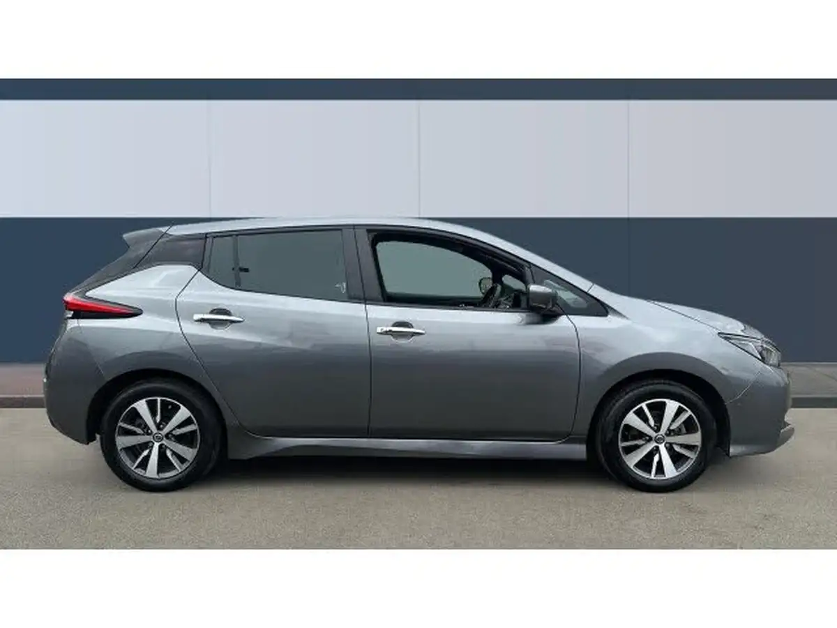 2021-nissan-leaf-e-acenta-big-4