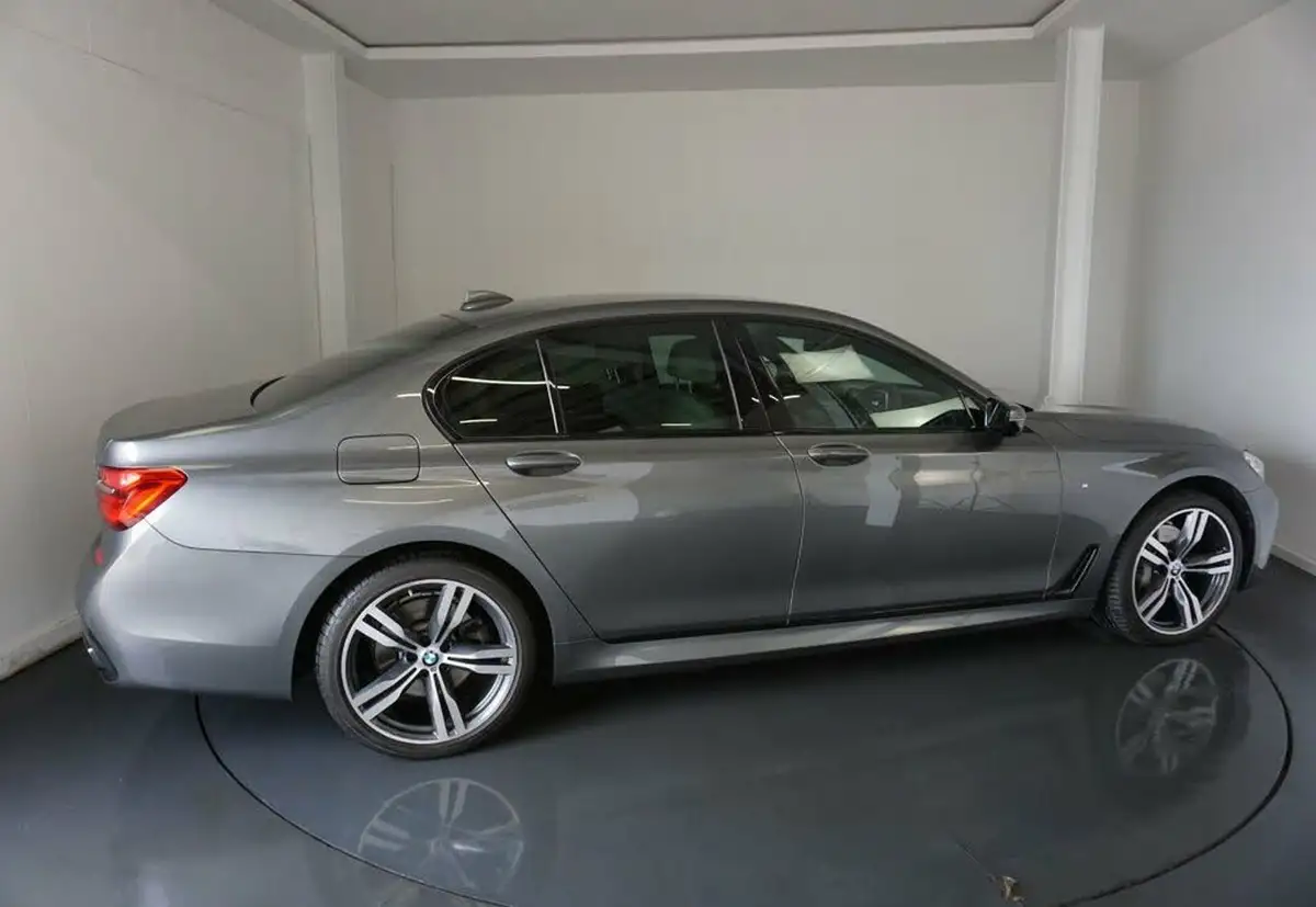 2016-bmw-7-series-30td-740d-m-sport-big-12