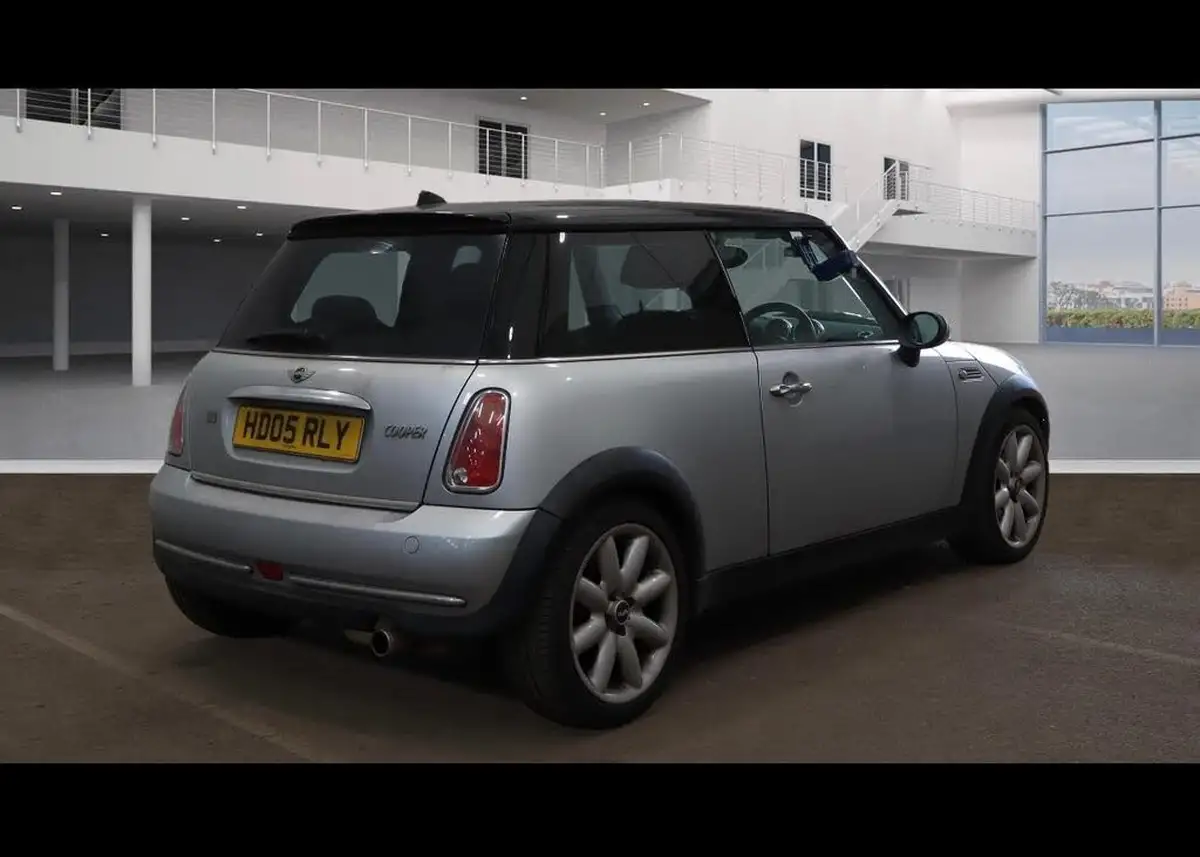 2005-mini-cooper-16-cooper-116bhp-hatchback-3d-big-4