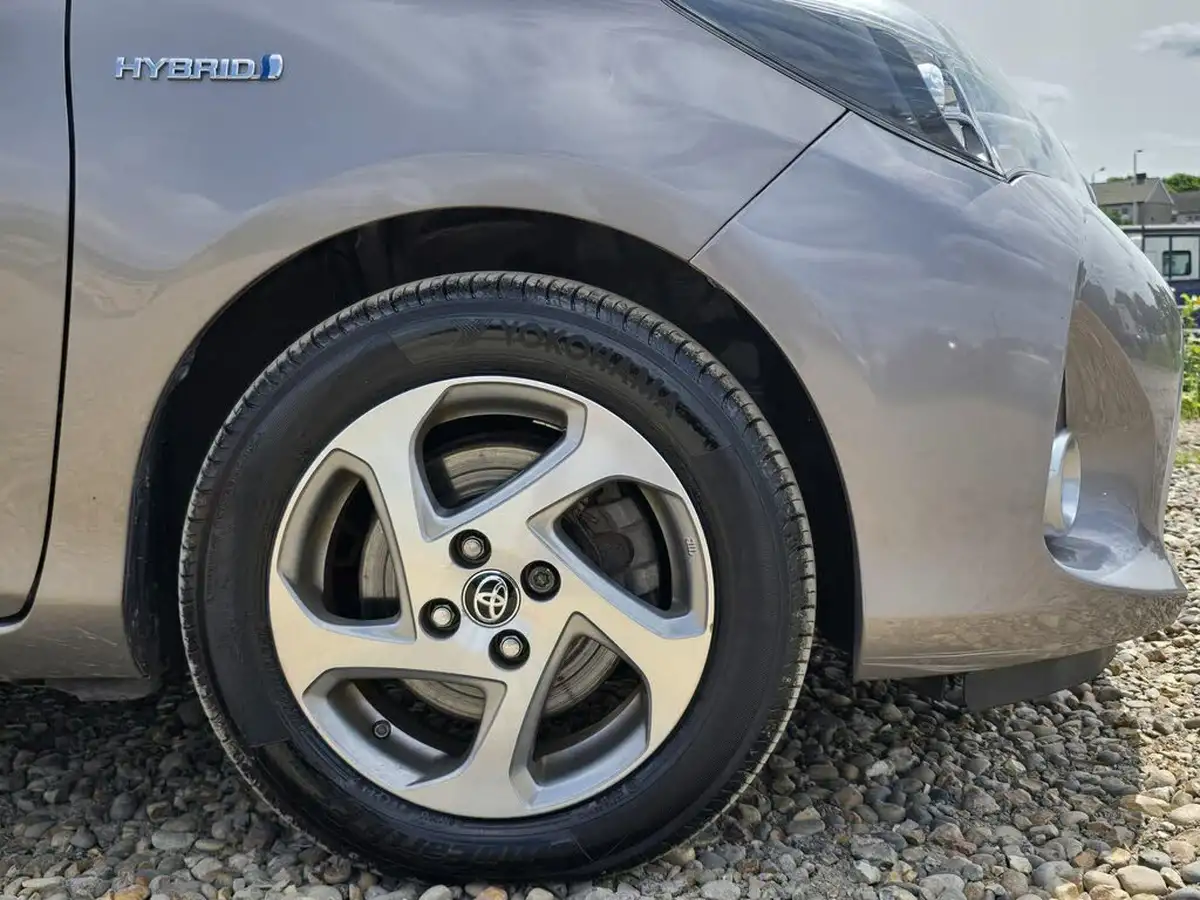 2015-toyota-yaris-15-vvt-i-excel-hybrid-15in-big-21