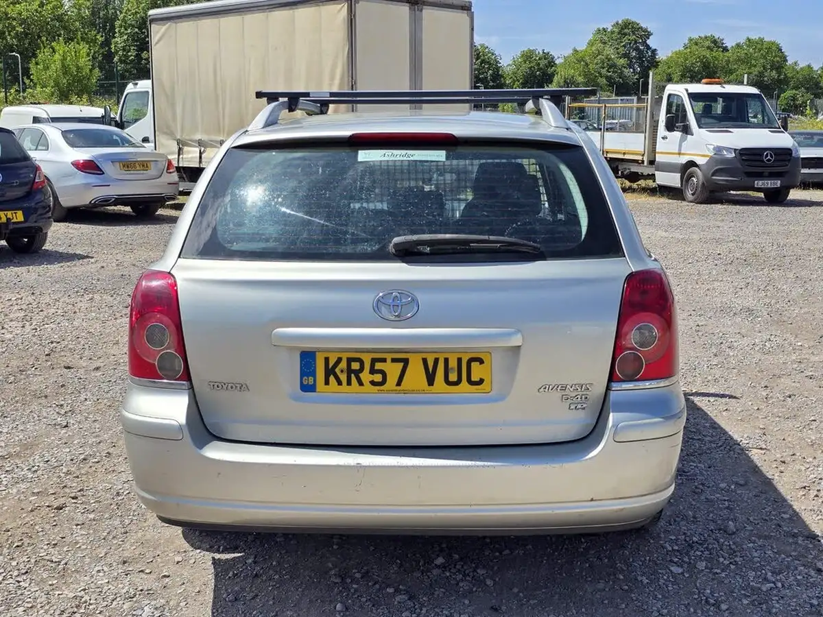 2007-toyota-avensis-20td-tr-estate-5d-big-11