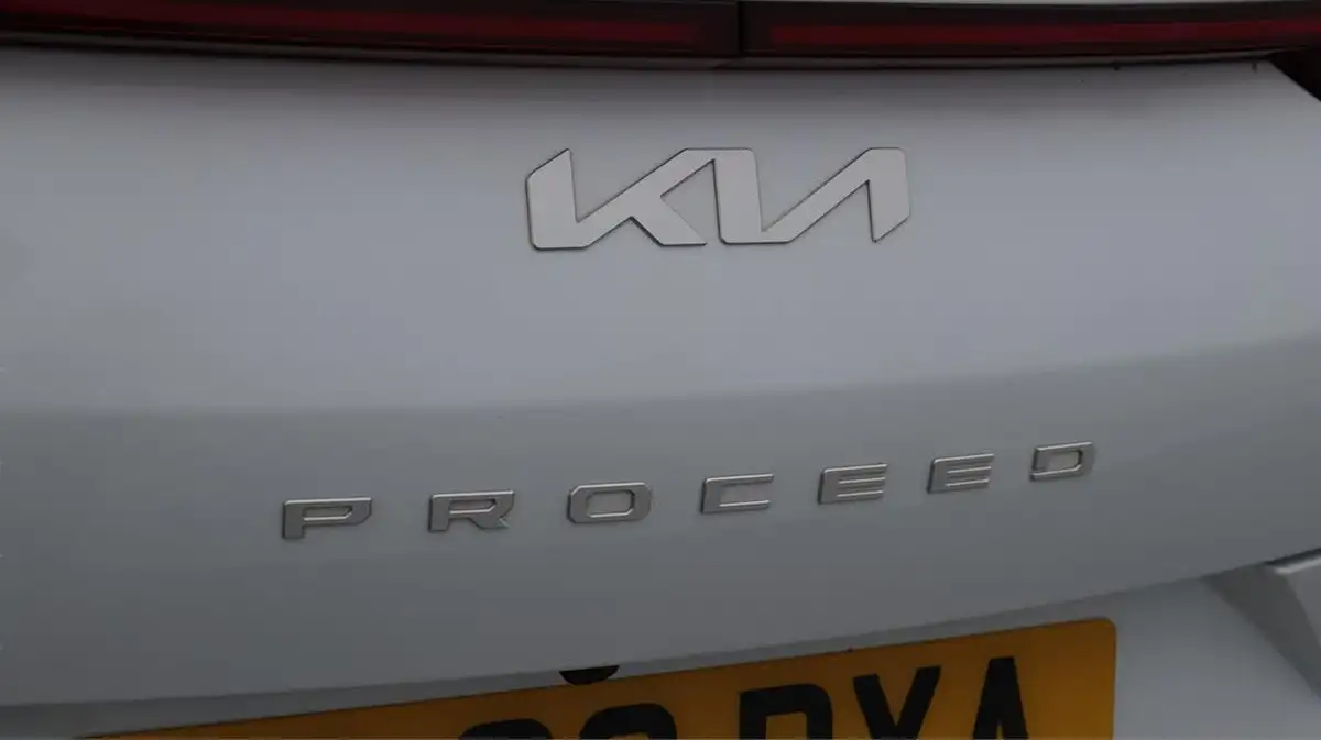 2022-kia-pro-ceed-15-t-gdi-gt-line-big-20