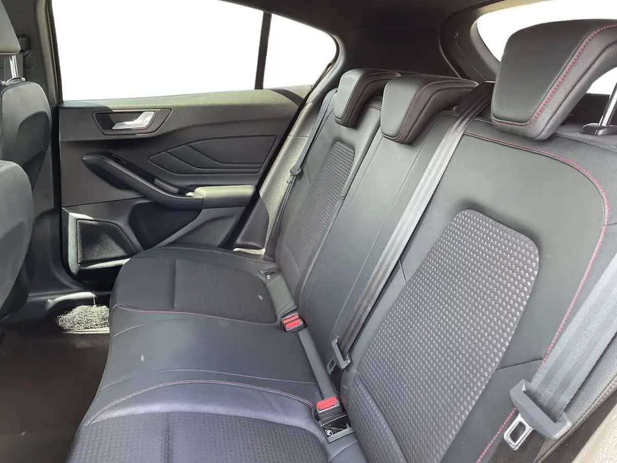 2019-ford-focus-10t-st-line-x-hatchback-big-9