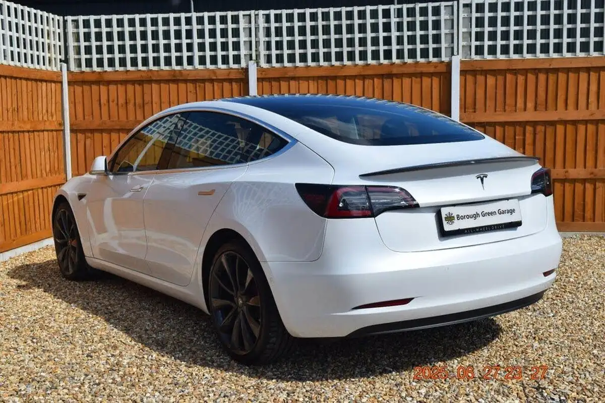 2020-tesla-model-3-e-performance-big-6