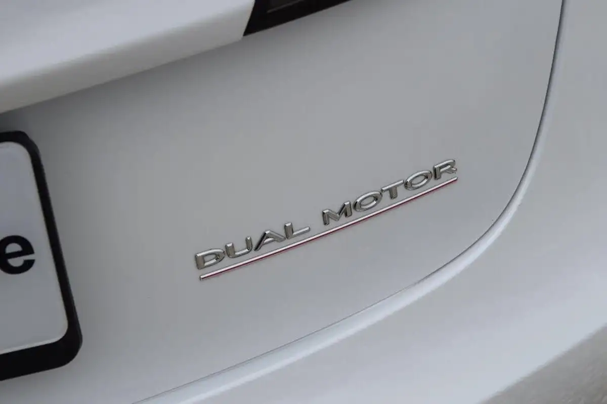 2020-tesla-model-3-e-performance-big-54