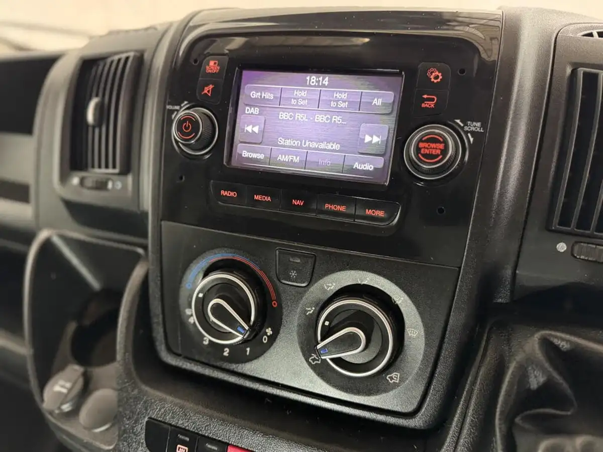 2020-citroen-relay-22bluehdi-35-l2h2-enterprise-big-15
