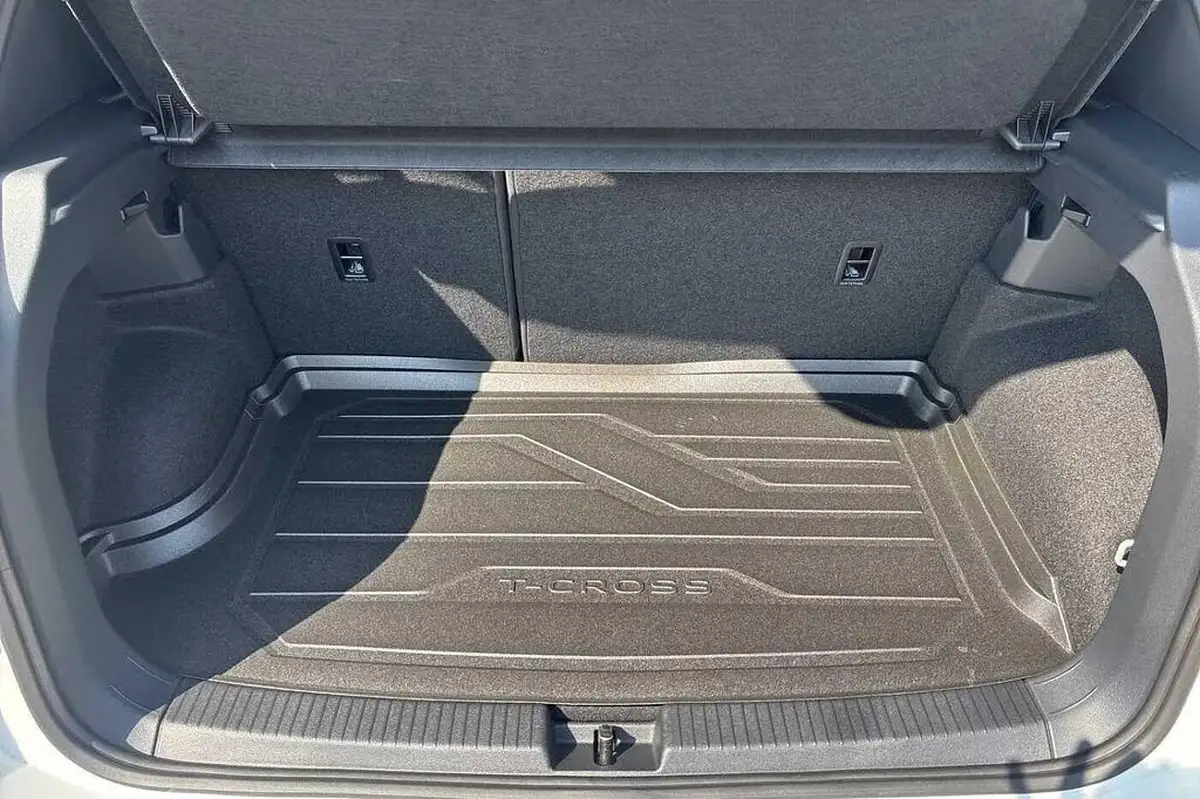 2025-volkswagen-t-cross-10-tsi-r-line-dsg-big-10
