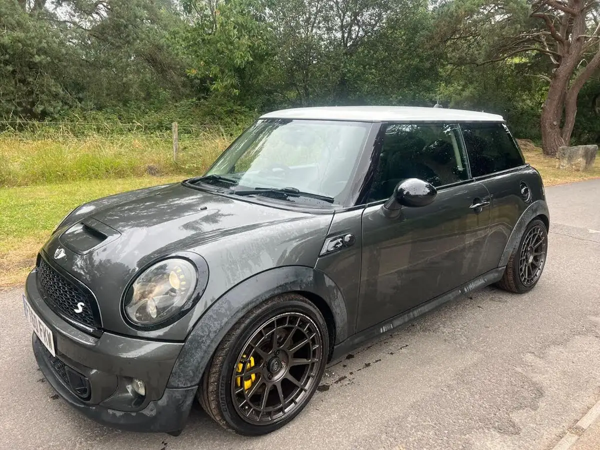 2010-mini-cooper-16-cooper-s-hatchback-3d-big-2