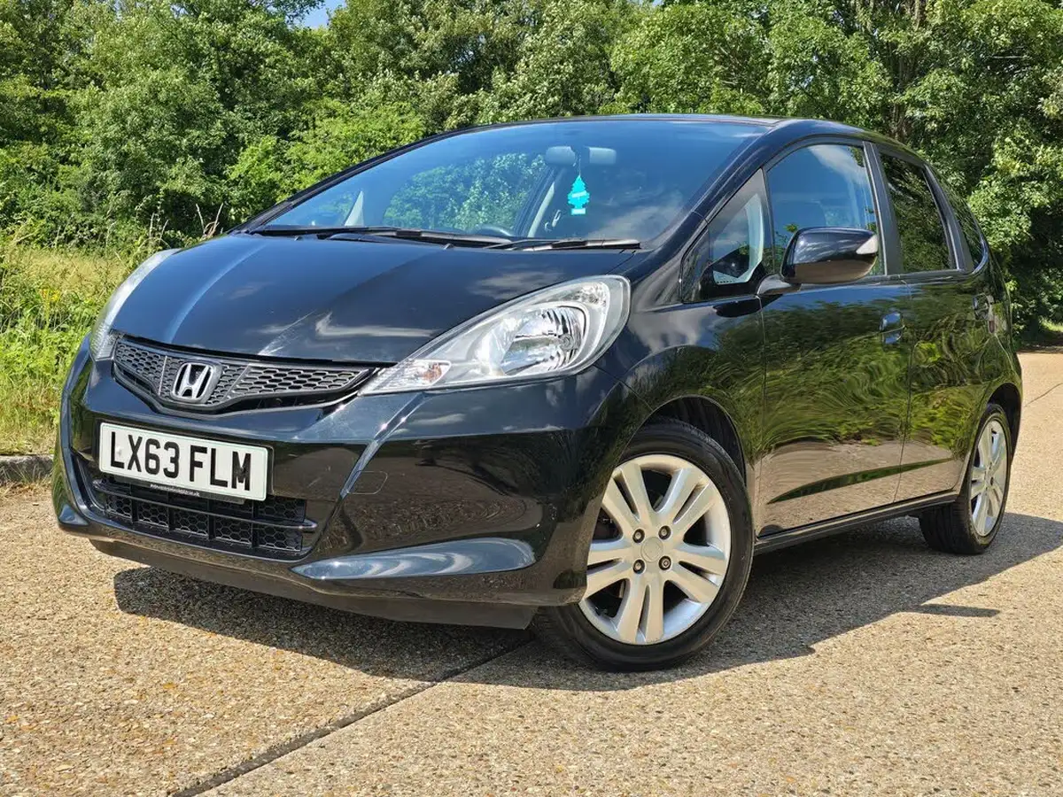 2013-honda-jazz-14-es-plus-cvt-big-24