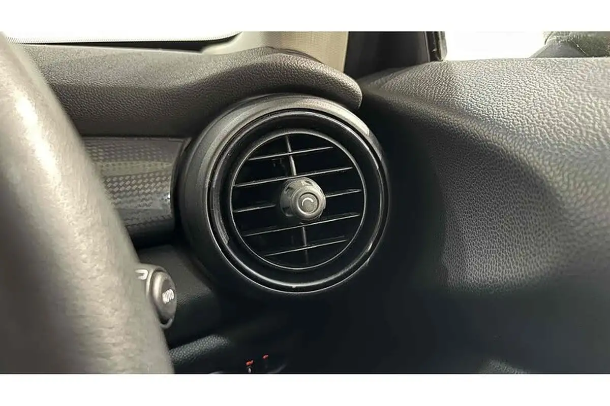 2019-mini-cooper-15-cooper-classic-hatchback-3d-big-29