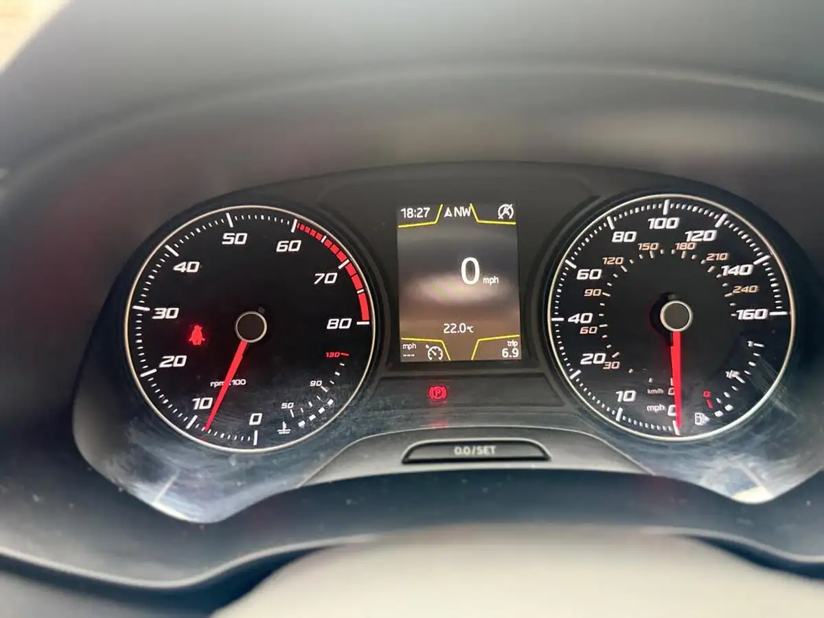 2015-seat-leon-14-tsi-fr-black-technology-big-19
