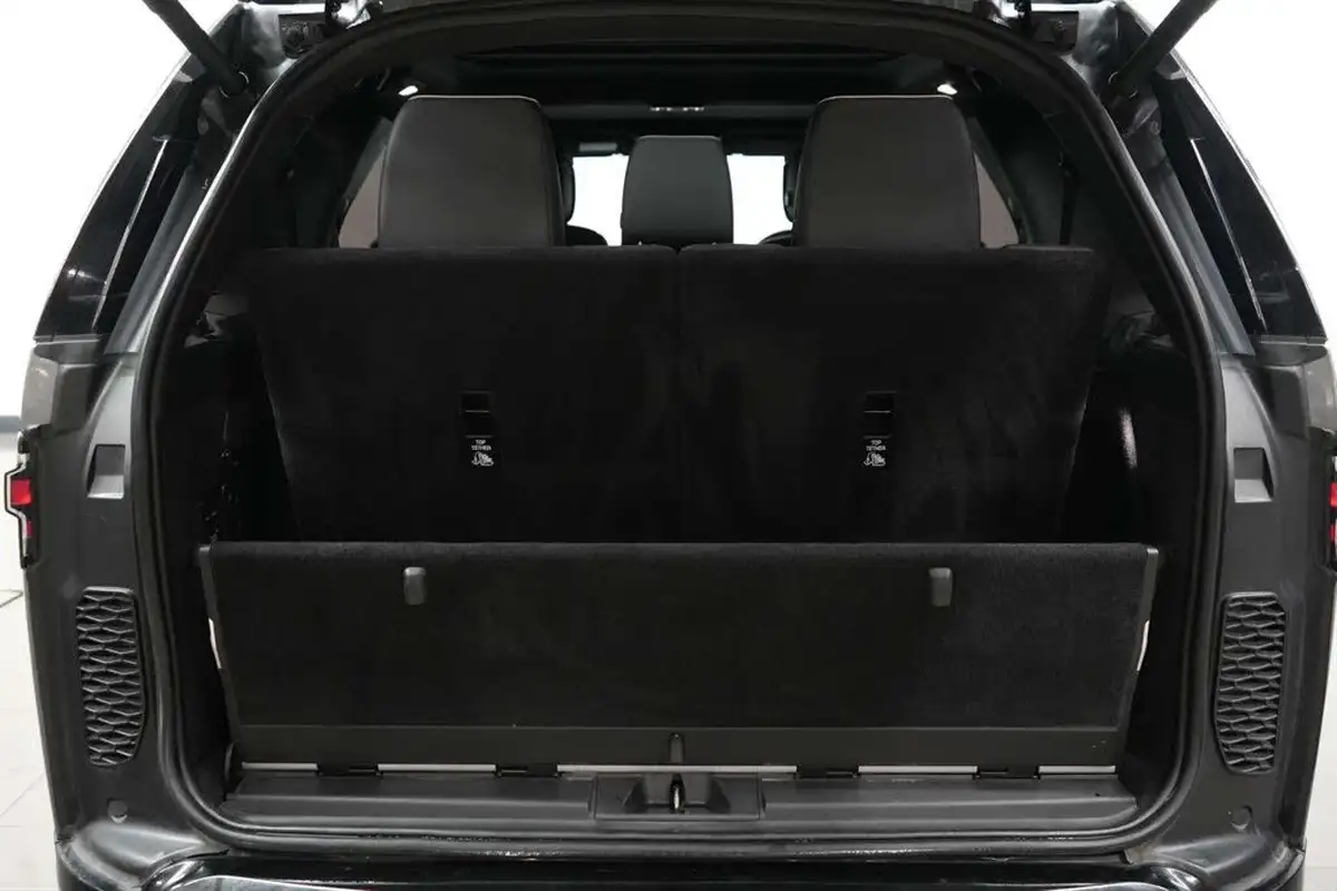 2021-land-rover-discovery-30-d300-r-dynamic-hse-big-13
