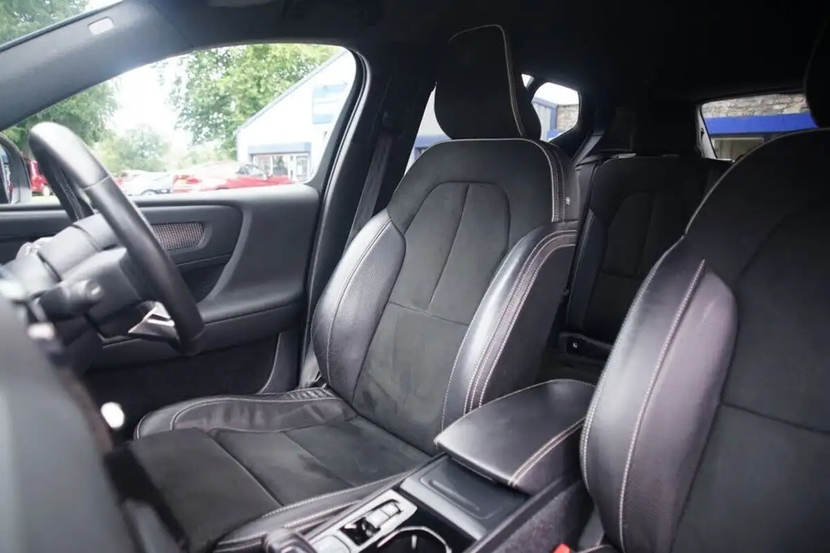 2020-volvo-xc40-15-t3-r-design-geartronic-big-20