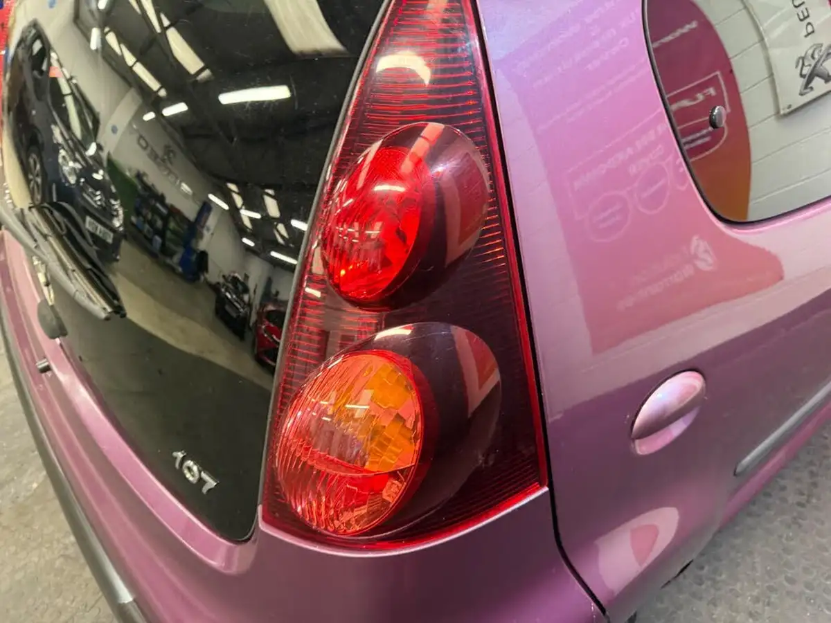 2013-peugeot-107-10-allure-5d-big-16