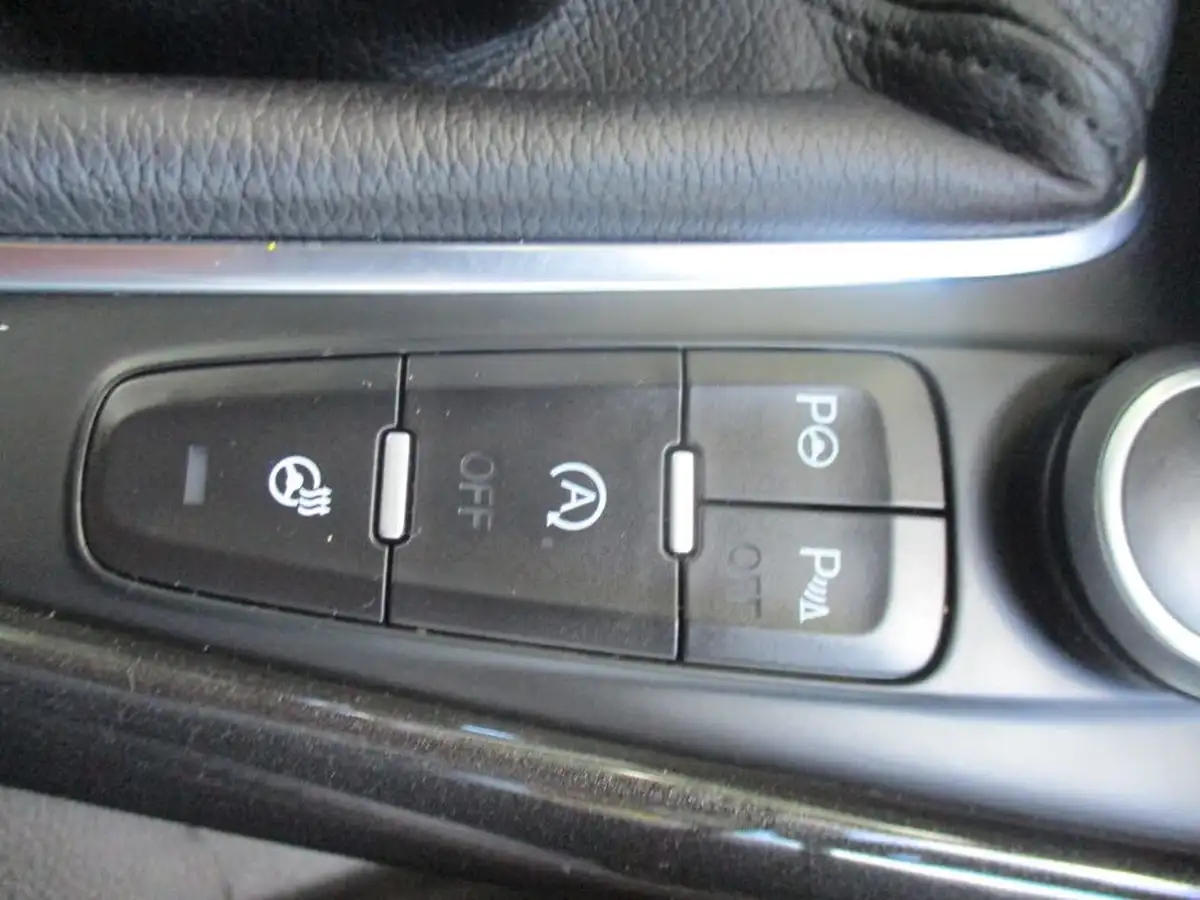 2015-ford-focus-15-titanium-hatchback-big-57