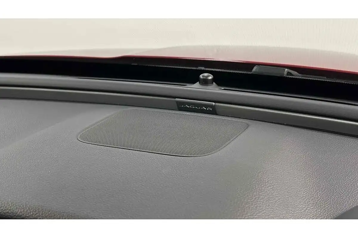 2015-jaguar-xe-20-prestige-big-39