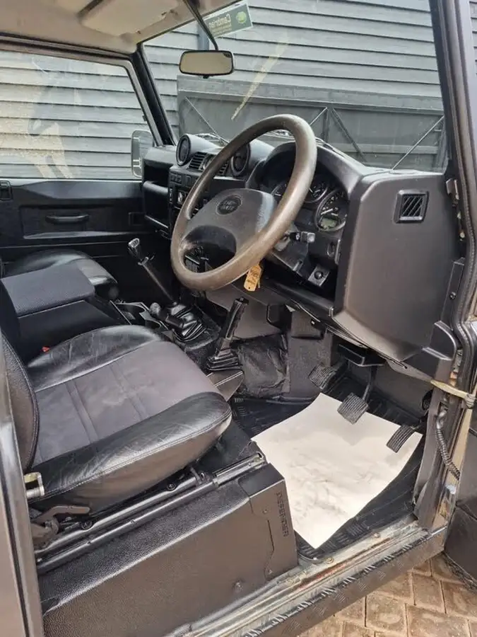 2009-land-rover-90-defender-24td-county-pick-up-big-8