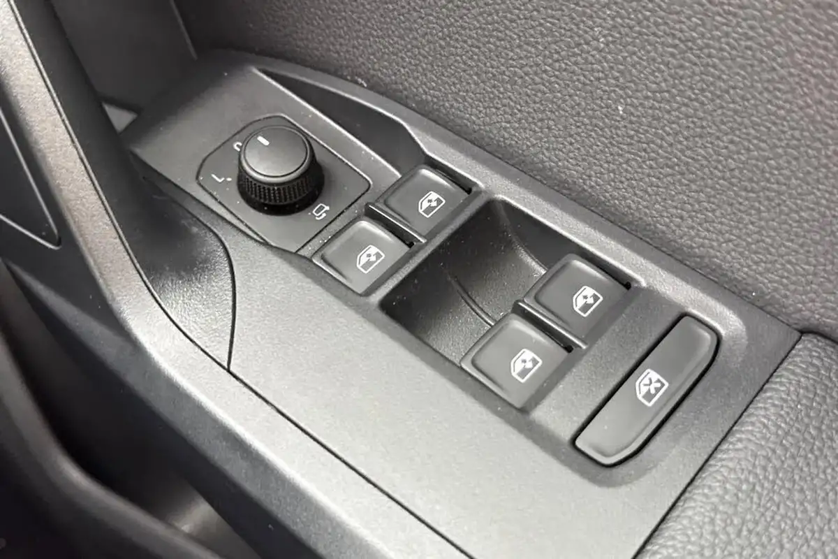 2025-seat-arona-10-tsi-xperience-lux-dsg-big-28