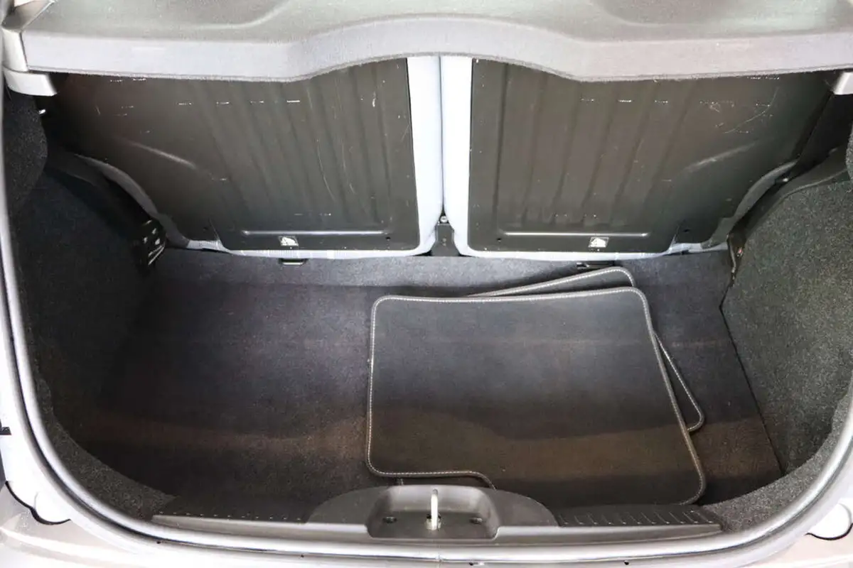 2019-fiat-500-12-lounge-ss-big-50