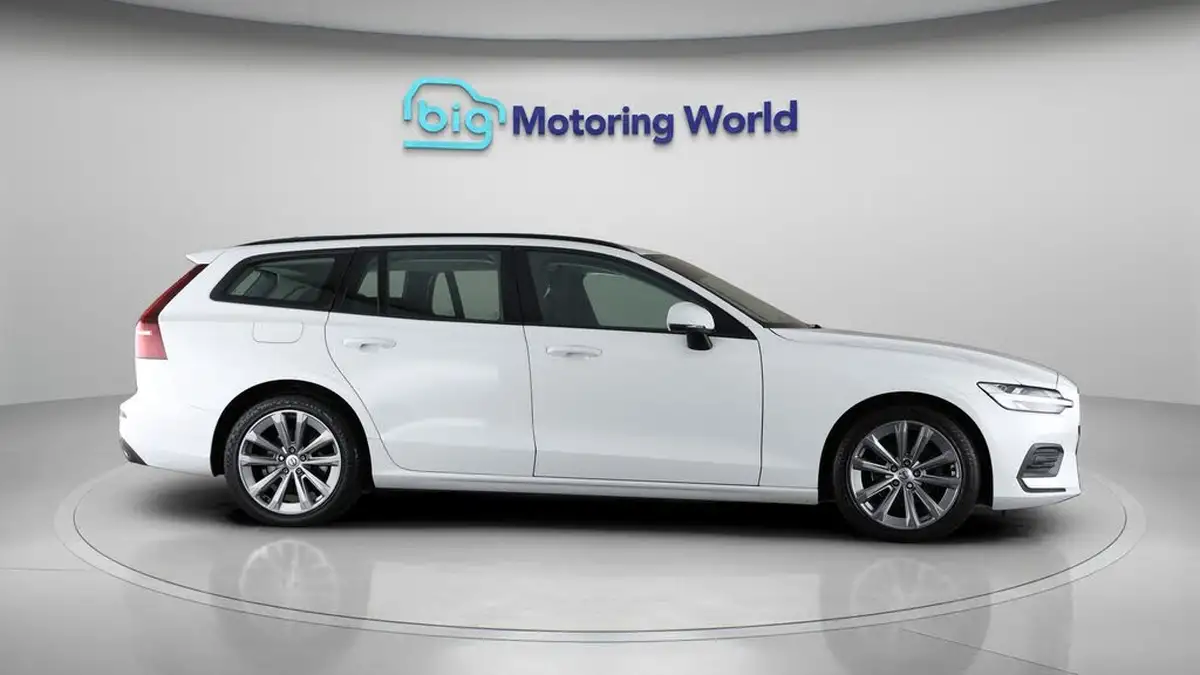 2020-volvo-v60-20-b3-momentum-big-8