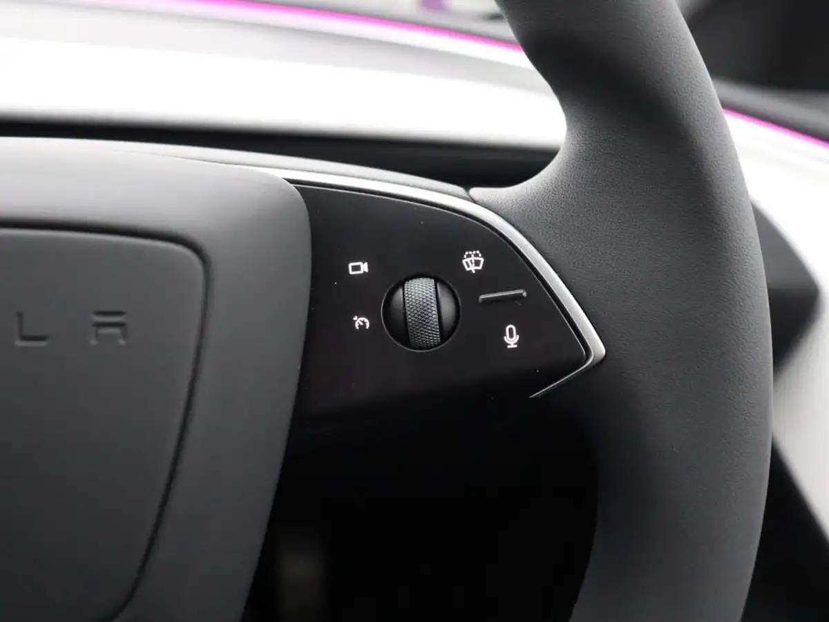 2024-tesla-model-3-e-rwd-big-37