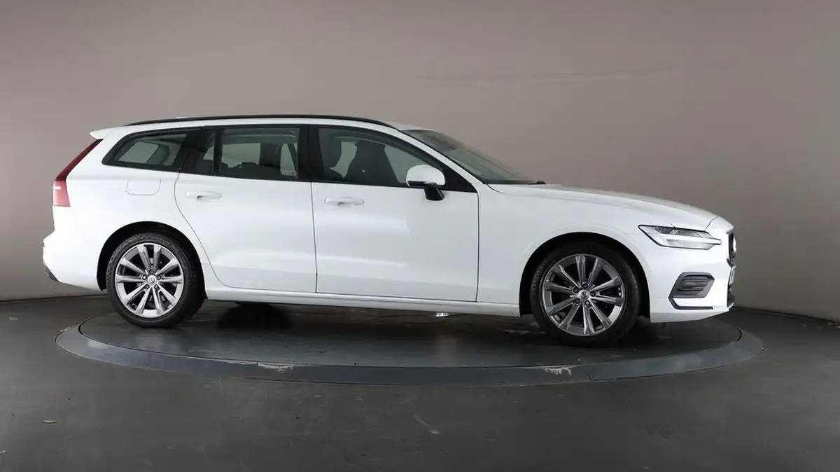 2020-volvo-v60-20-b3-momentum-big-60