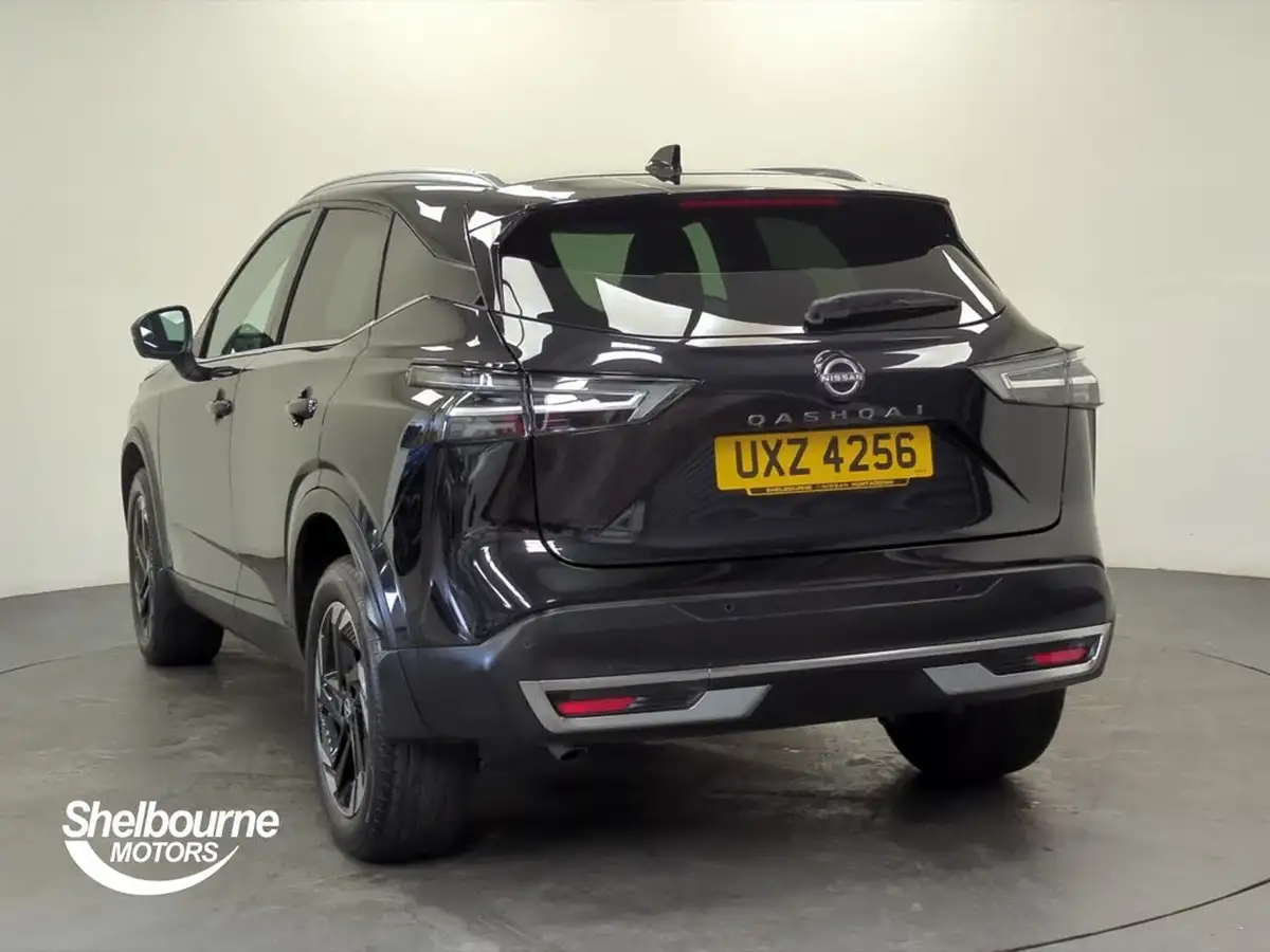 2025-nissan-qashqai-13-dig-t-n-connecta-158ps-mild-hybrid-glass-roof-pack-xtronic-big-1