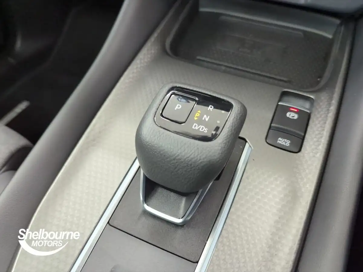 2025-nissan-qashqai-13-dig-t-n-connecta-158ps-mild-hybrid-glass-roof-pack-xtronic-big-25